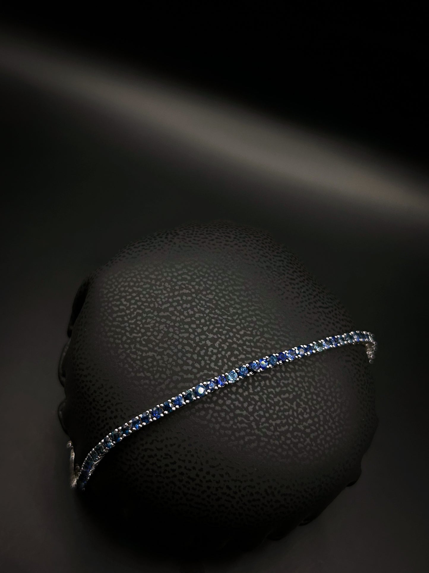 Tennis white gold bracelets with blue natural sapphires