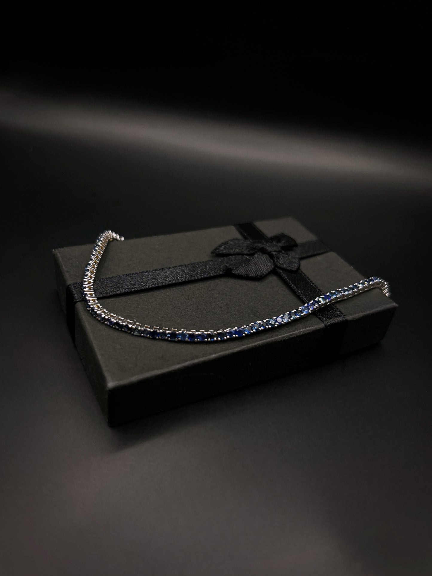 Tennis white gold bracelets with blue natural sapphires