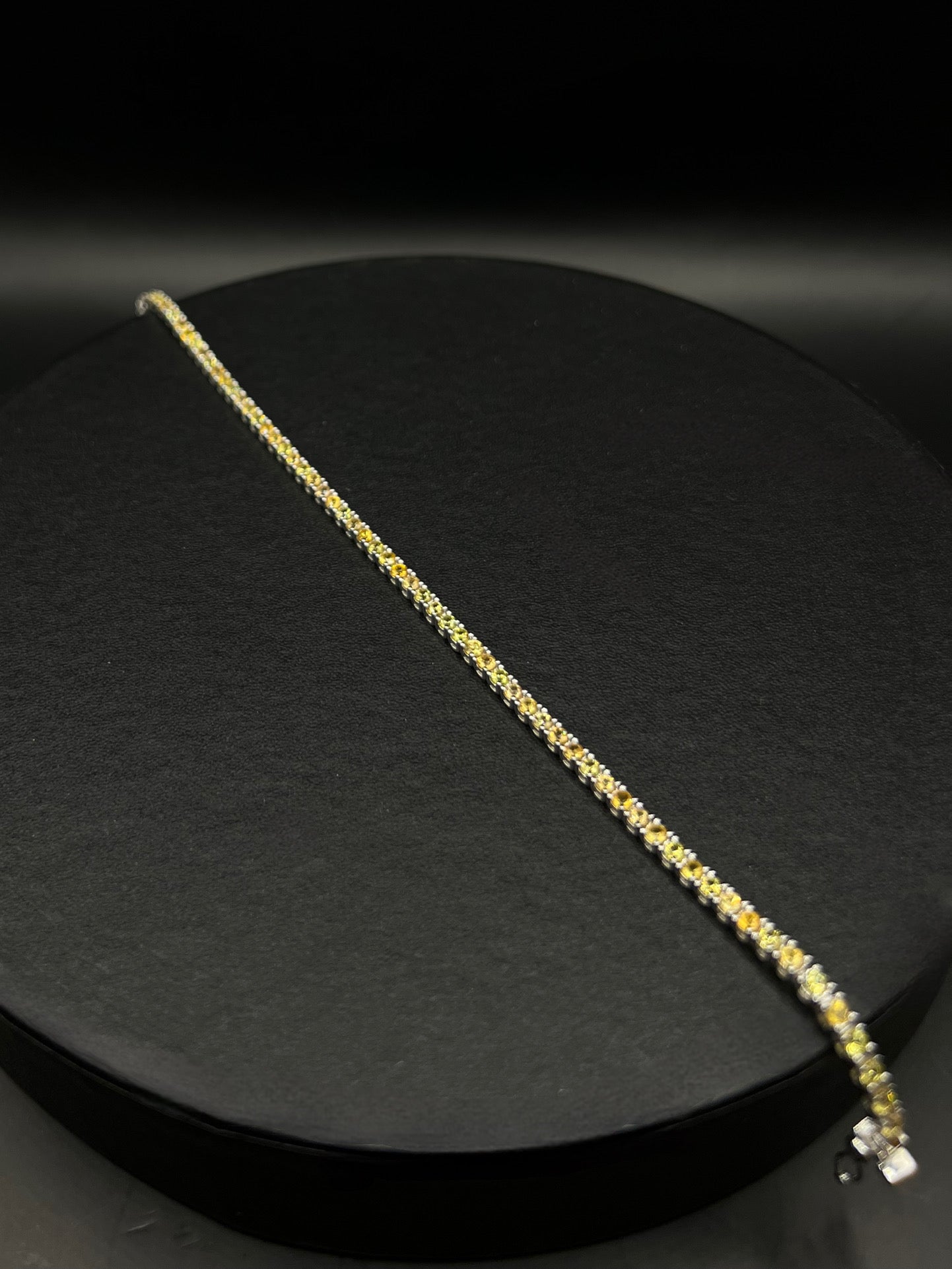 Tennis bracelet with white gold and yellow natural sapphires