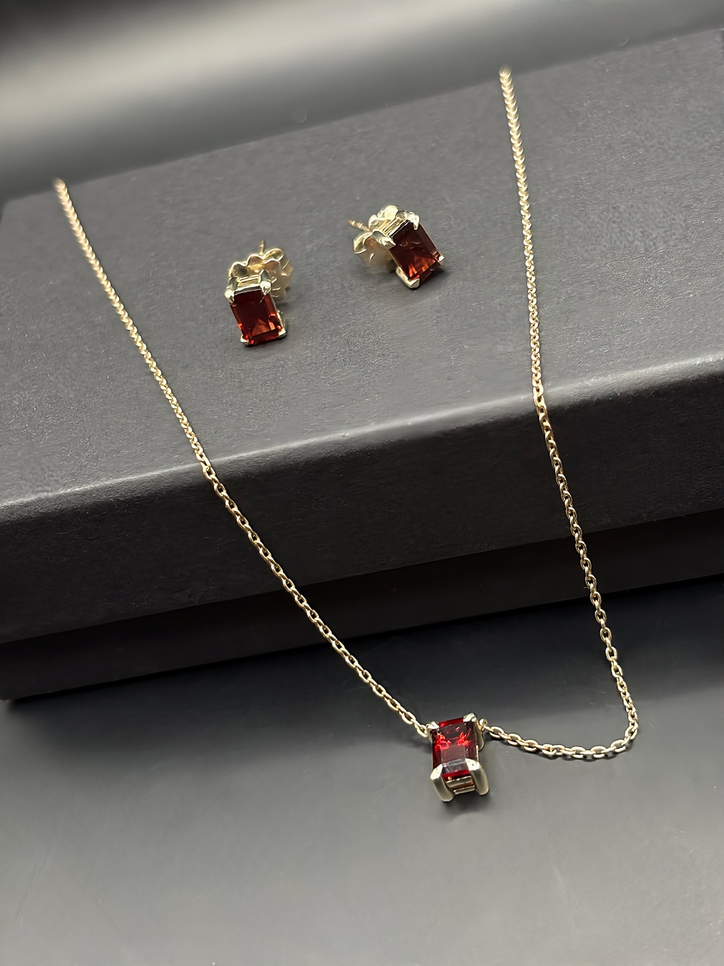 Garnet Simple Set